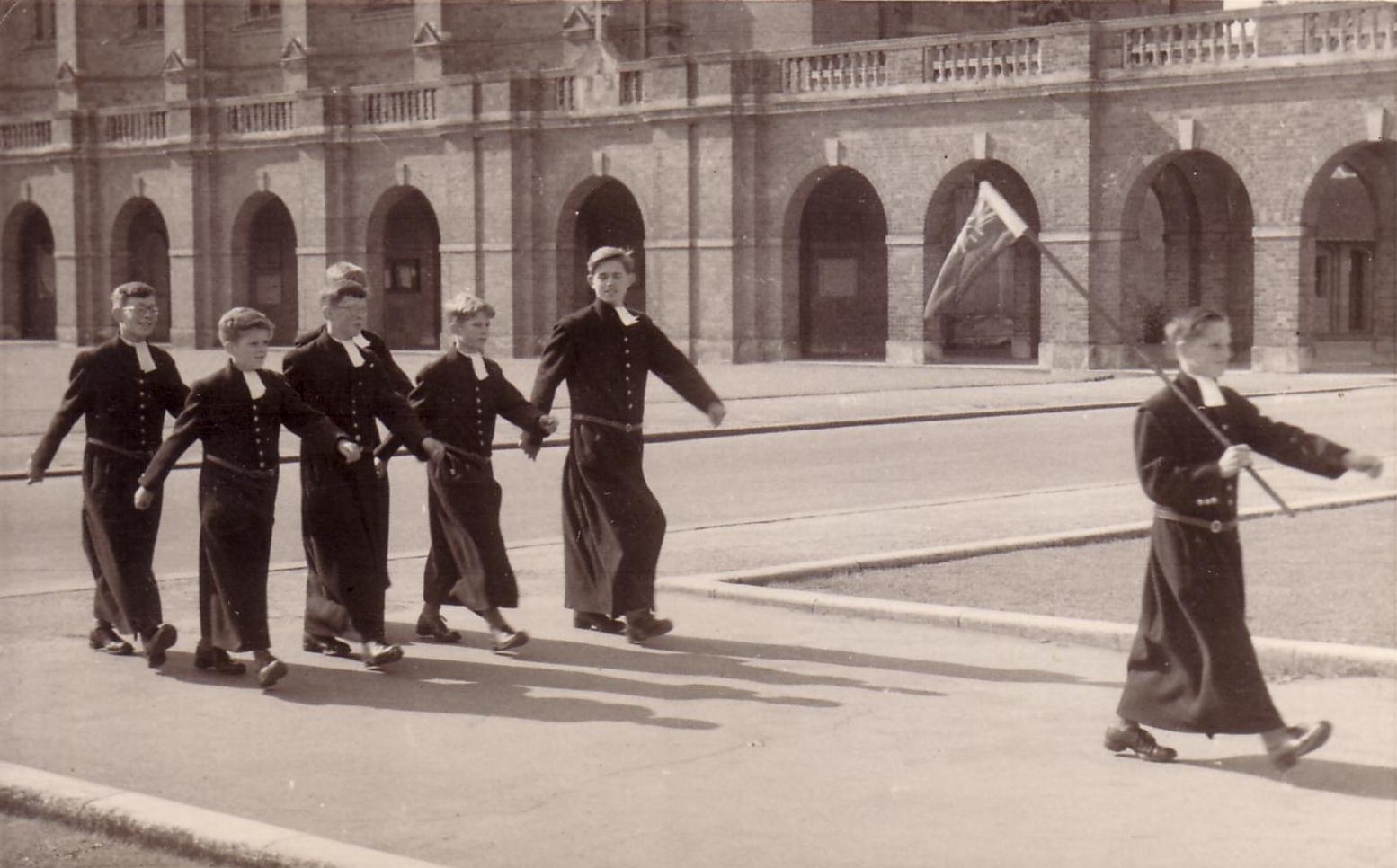 Large image from previous page